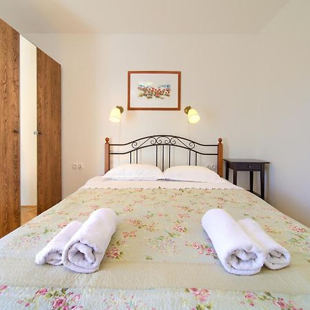 Apartments Rose Krk Town Bagian luar foto