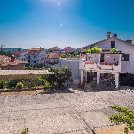 Apartments Rose Krk Town Bagian luar foto