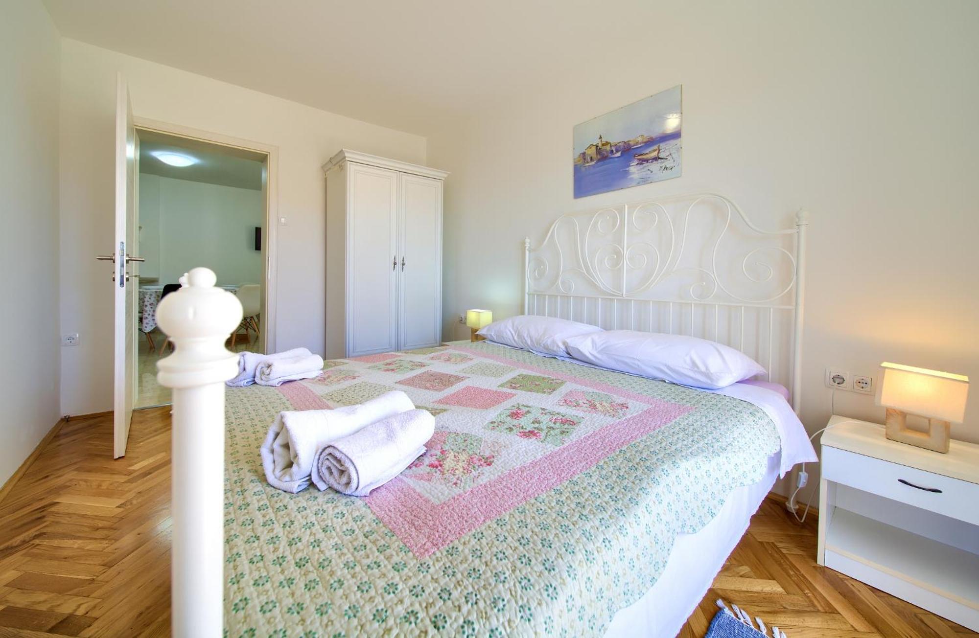 Apartments Rose Krk Town Bagian luar foto