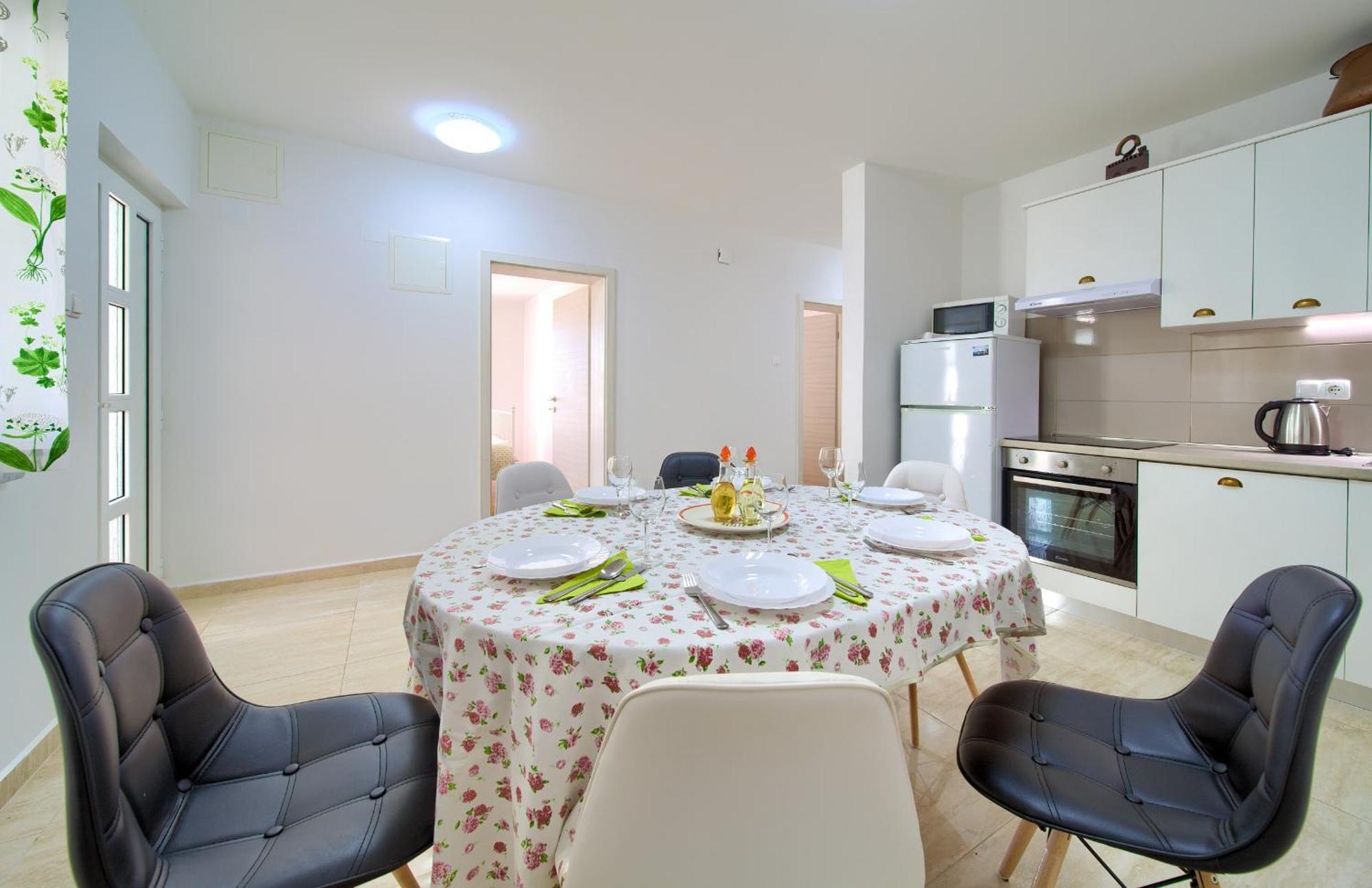 Apartments Rose Krk Town Bagian luar foto