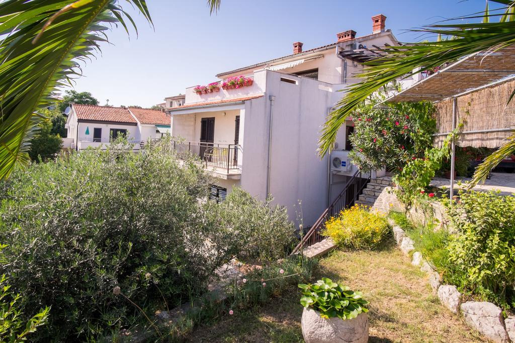 Apartments Rose Krk Town Bagian luar foto